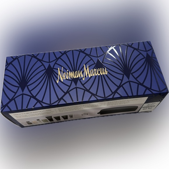 Neiman Marcus Men's Holiday Grooming Case - Picture 2 of 3